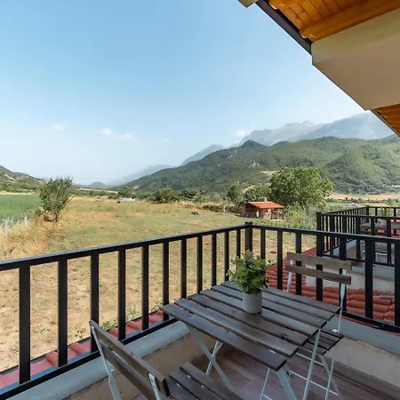 Villa Bujtina Lumo & Pool Permet