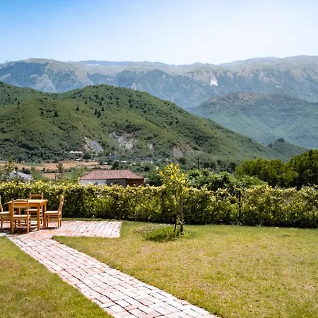 Villa Bujtina Lumo & Pool Permet