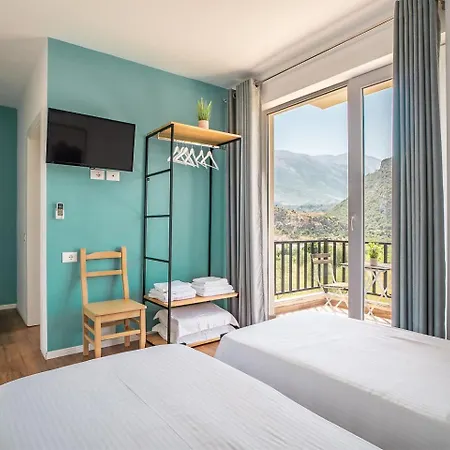 Bujtina Lumo & Pool Villa *