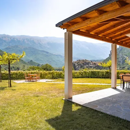 Villa Bujtina Lumo & Pool *