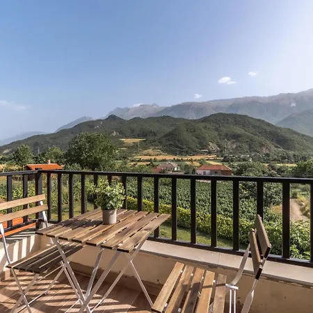 Bujtina Lumo & Pool Villa