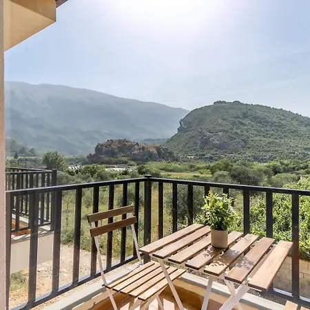 Bujtina Lumo & Pool Villa