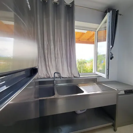 Bujtina Lumo & Pool Villa Permet