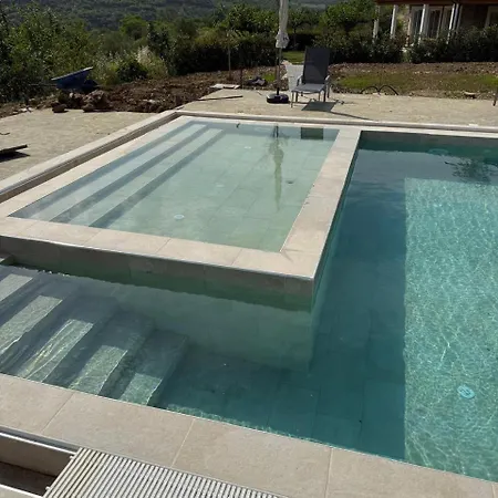 Villa Bujtina Lumo & Pool *