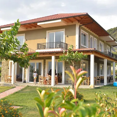 Lumo & Pool Villa Përmet