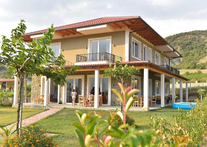 Lumo & Pool Villa Përmet